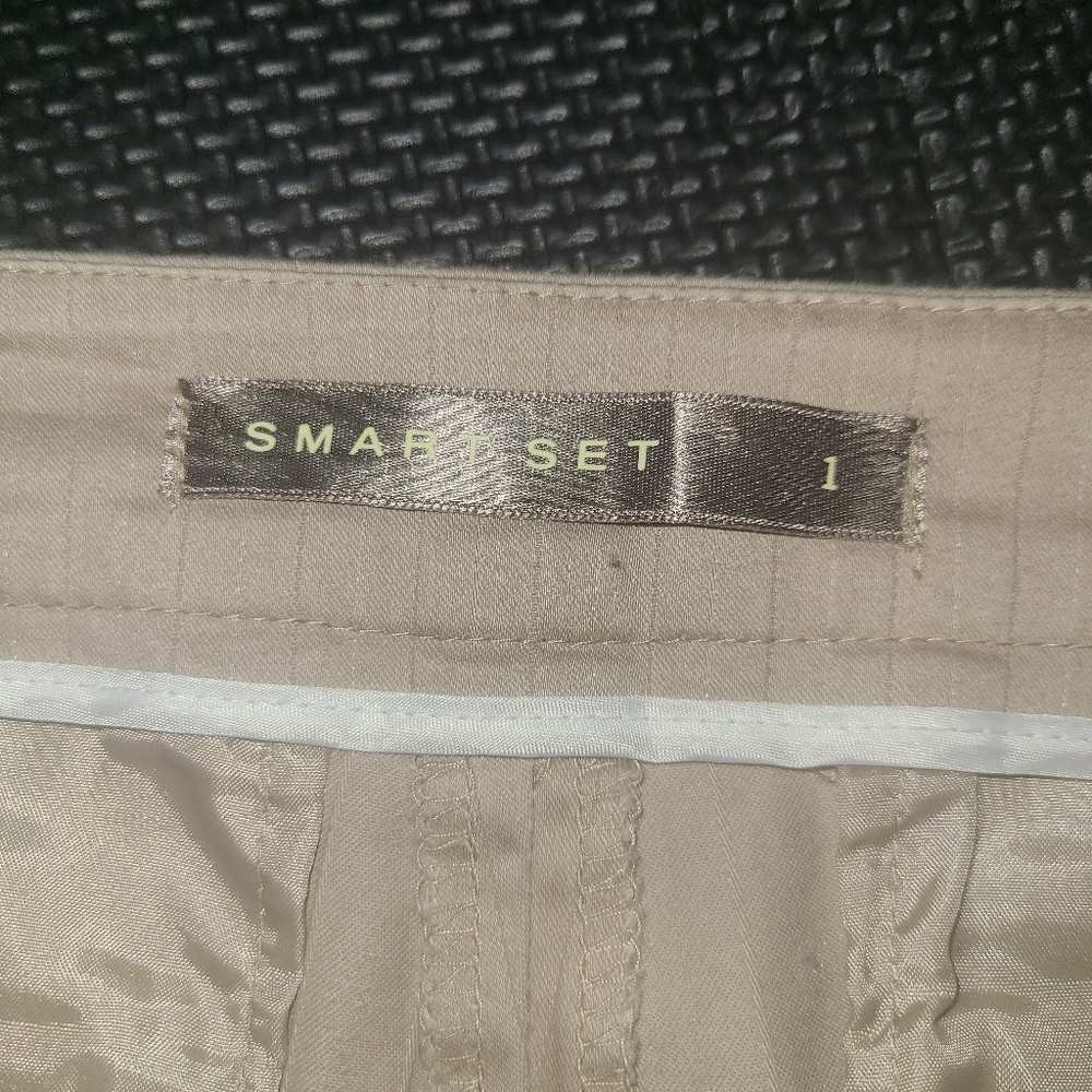 Smart Set Capri Pants - Picture 5 of 7